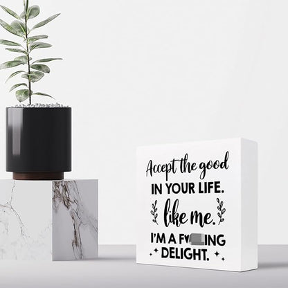 Accept the Good in Your Life Like Me I'm a Delight Wood Box Sign Desk Decor,Funny Positive Quote Wooden Block Plaque Sign for Home Office Shelf Table Decorations