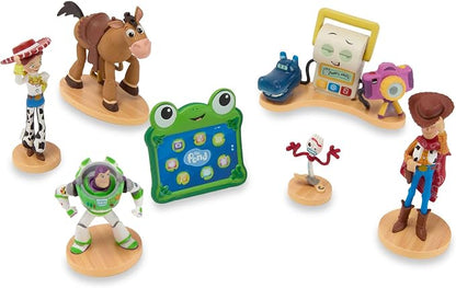 Disney Store Official Toy Story 5 Figure Set –7 Fully Sculpted Disney Figures Including Woody, Buzz, Forky, Lilypad, Bullseye, Jessie & Tech Trio in Double-Tiered Box with Scenic Backgrounds