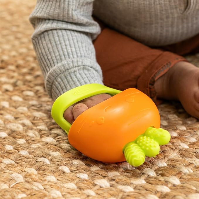 Infantino Handy Dandy Teething Mitt – Soft Silicone Teether for Babies, Develops Grasping Skills, Easy to Clean, Orange Carrot