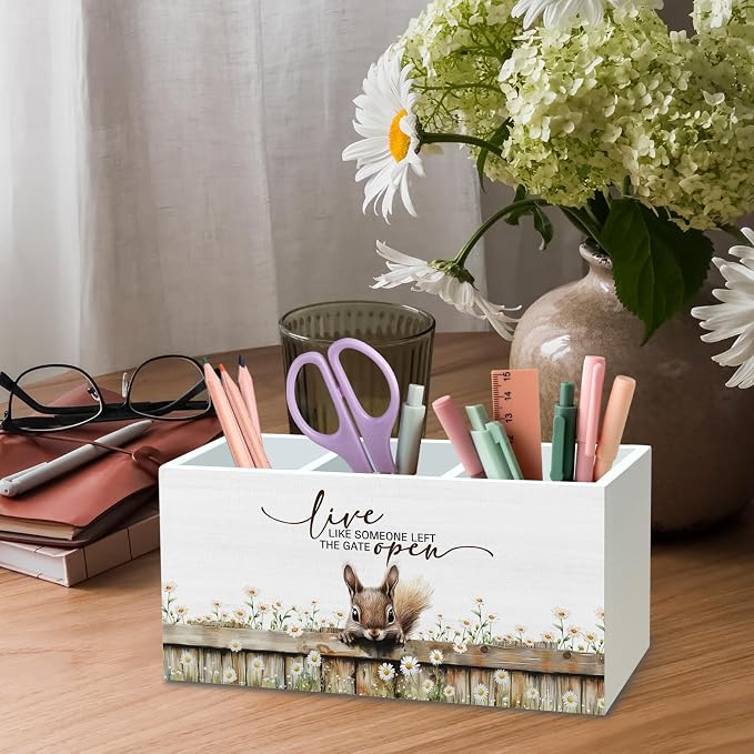 DILSJ Squirrel Inspirational Pen Pencil Holder Organizer For Desk, Squirrel Gifts, Rustic Floral Live Like Someone Left The Gate Open Wooden Box Signs For Home Office Desk Tabletop Decoration